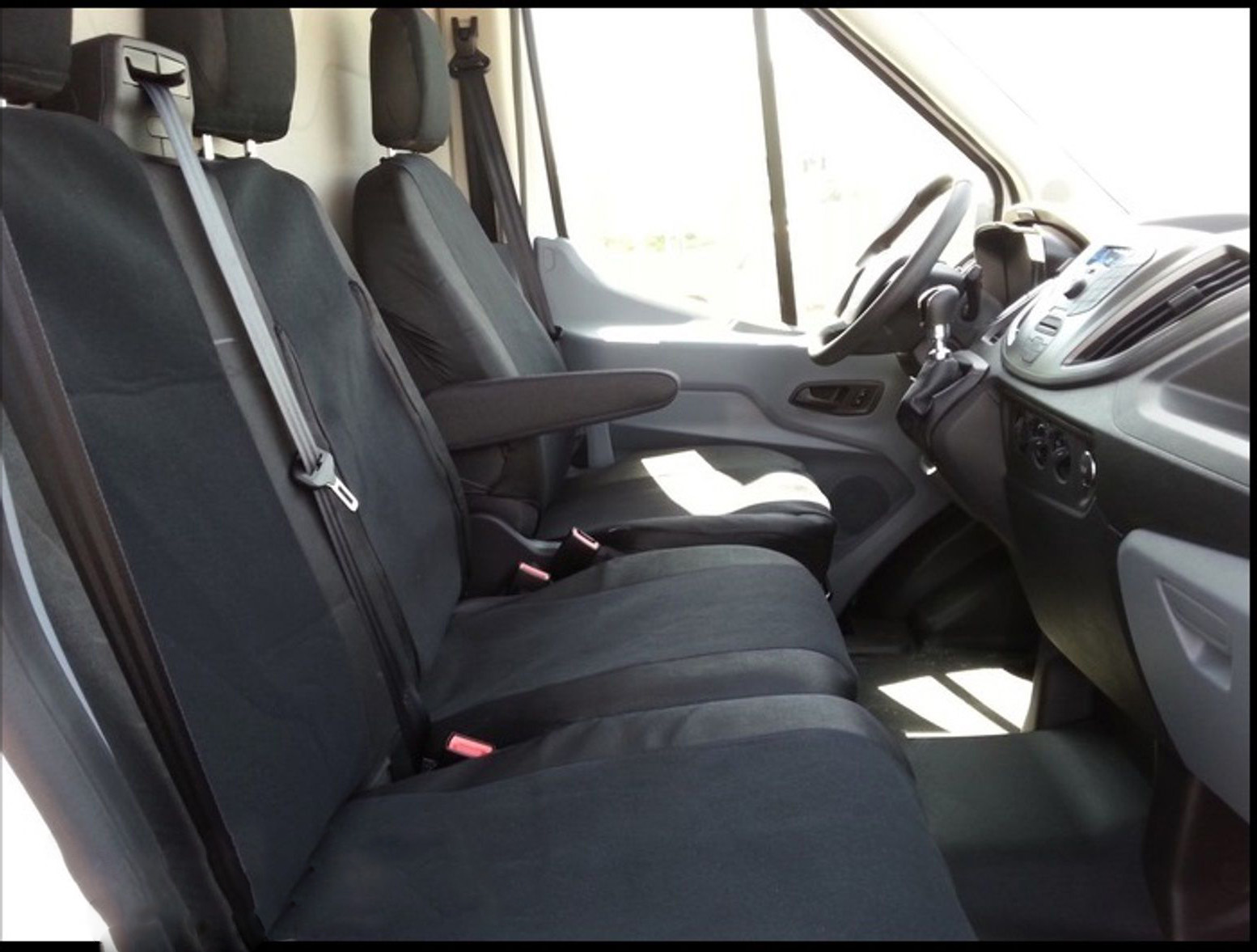 2+1 комплект калъфи / тапицерия - специално ушити за Ford Transit 2013+ - пасват перфектно - с отвор за барчето на двойната седалка - черно