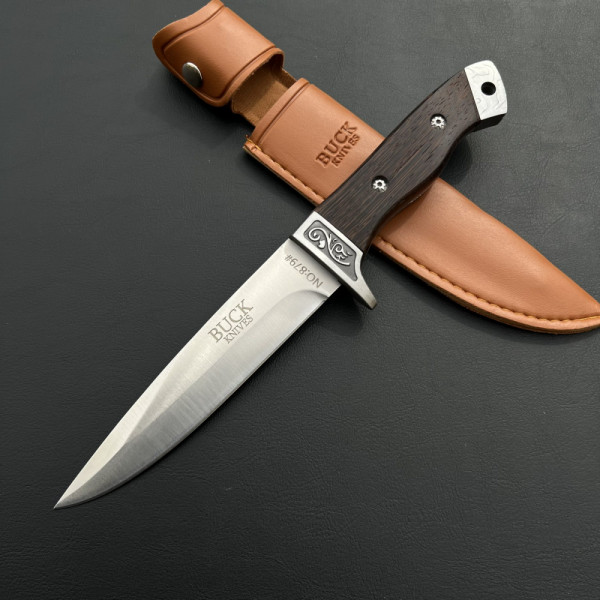 Ловен нож BUCK CLASSIC FULLTANG, стомана 5CR13, дървена дръжка венге, кания еко кожа