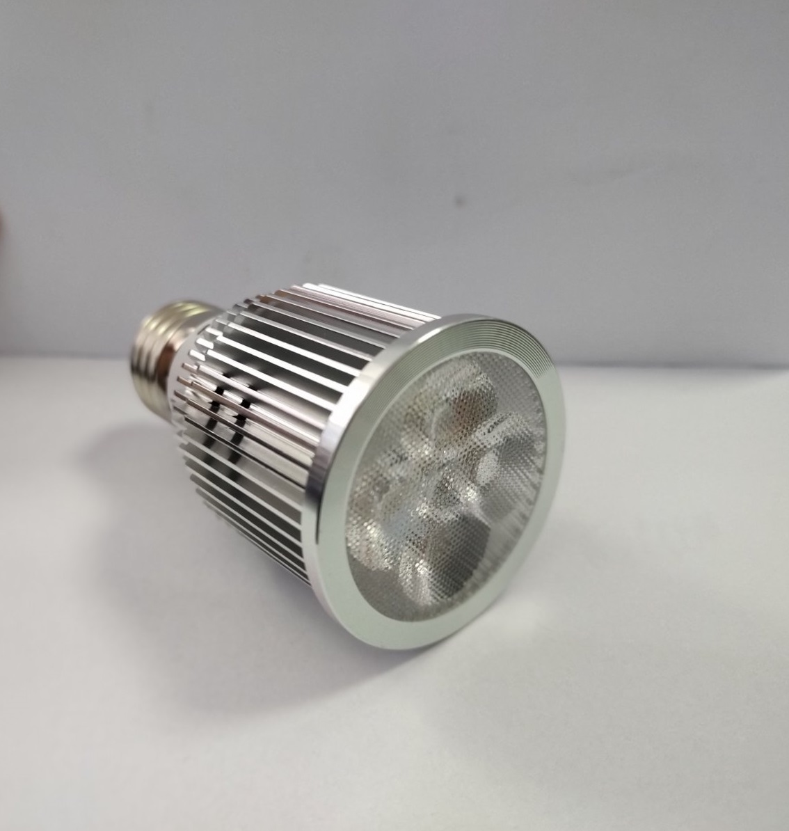 LED ЛЕД Диодна Крушка YH-E27-5S5A Топло Бяла Светлина 3000-3500K 220V