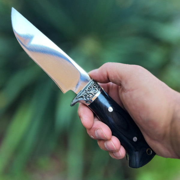 Тежък немски ловен нож DER HUNT, полирана стомана 8CR13MOV фултанг, дръжка черен махагон, кожена кания