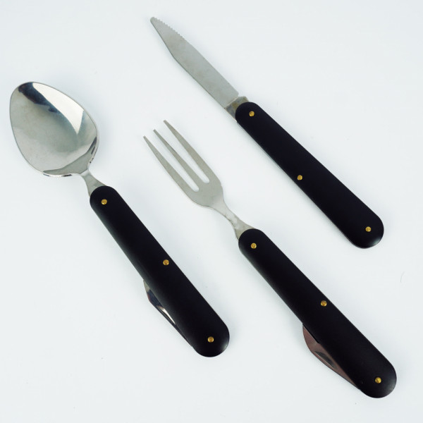 Удобен преносим комплект за хранене от нож, вилица и лъжица с две отварачки, черен