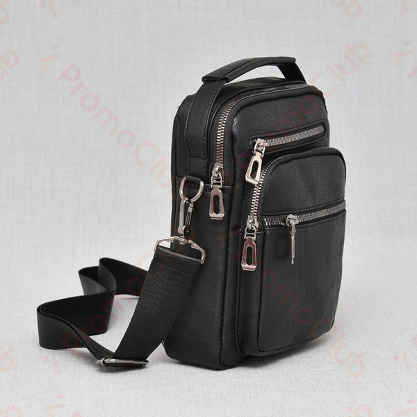 Удобна и практична мъжка чанта от еко кожа с USB изход и кабел BLACK 3901