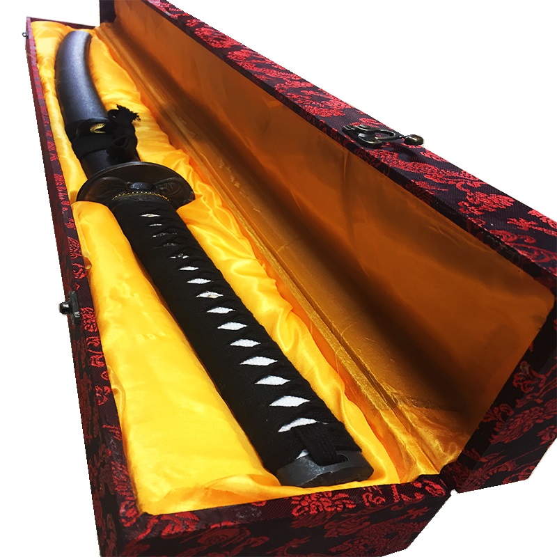 Японски самурайски меч КАТАНА с истинско заточване, дървена кания и лукс. кутия