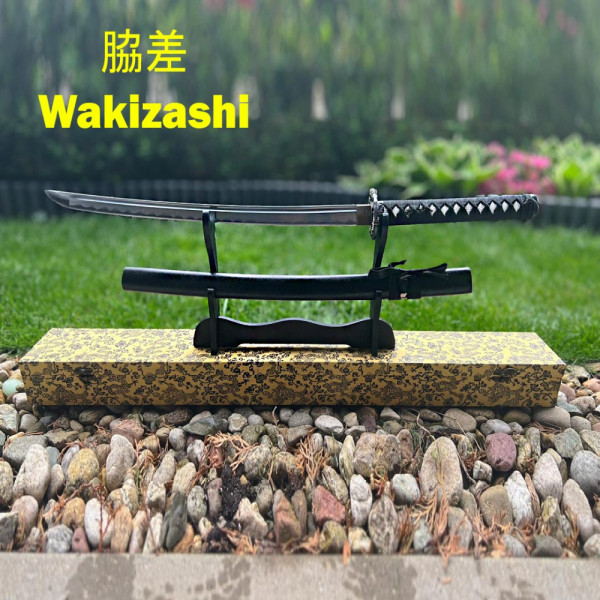 Японски самурайски меч WAKIZASHI SAKURA NO HANA, ЗАТОЧЕНО острие от въглеродна стомана, дървена кания и луксозна кутия