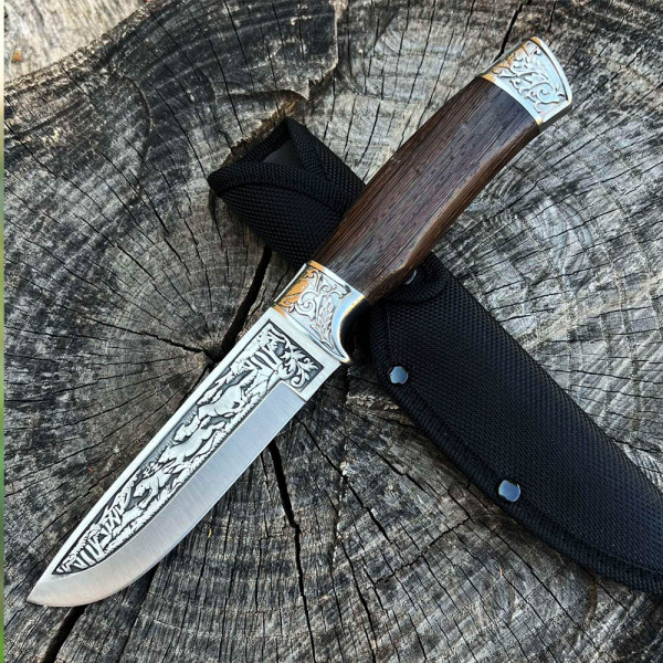 Фиксиран прав ловен нож HUNTER, с гравирано острие стомана 420, гравиран стоманен гард и капачка