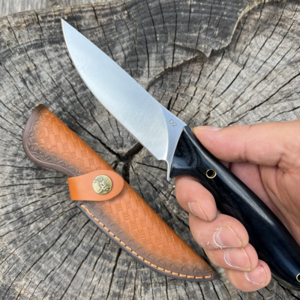Класически немски ловен нож HUNTER D2 фултанг, стомана D2, щампована кожена кания