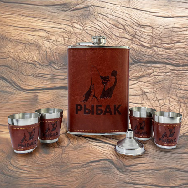 Стилен подаръчен комплет "РЬIБАК" - манерка за алкохол, чашки и фунийка