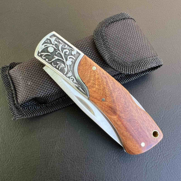 Руски сгъваем ловен нож ЛЕВ, стомана 65х13, дървена дръжка орех и кобур за колан