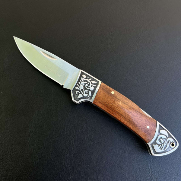 Руски сгъваем ловен нож СТРИЖ, стомана 65х13, дървена дръжка орех и кобур за колан