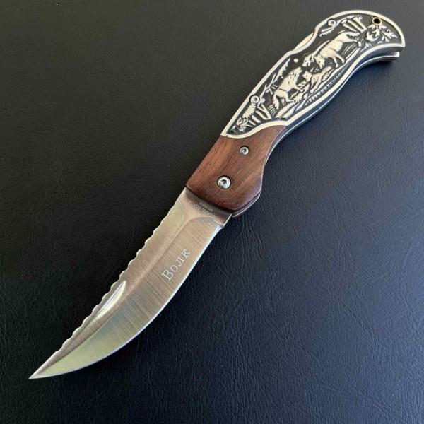 Руски сгъваем ловен нож ВОЛК, стомана 65х13, дървена дръжка орех и кобур за колан