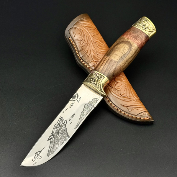 Класически ловен нож DER HUNT WOLF, стомана 65x13, 56 HRc, махагон и месинг, телешка кания