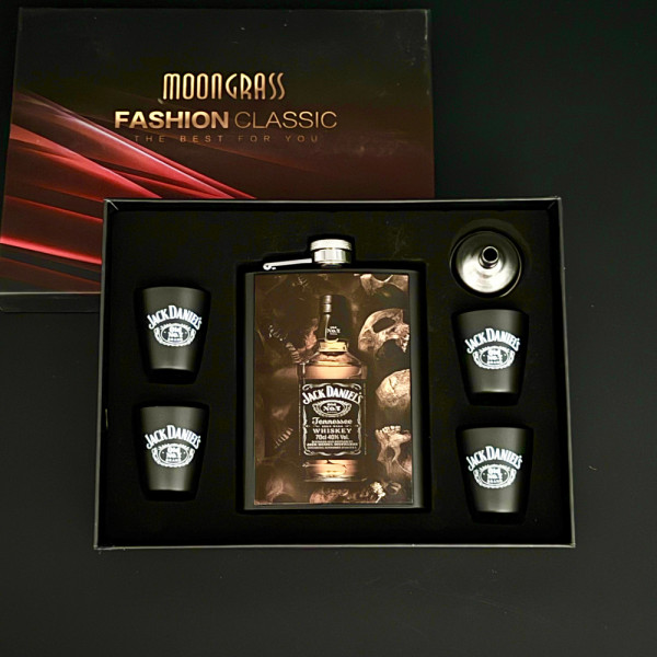 Стилен подаръчен комплект манерка с 4 чашки и фуния Jack Daniels Old No.7 Brand с черепи – DJH1803