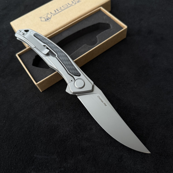 Премиум сгъваем нож URSUS Line GREY от прахова стомана Cromax PM, дръжка титан и карбон