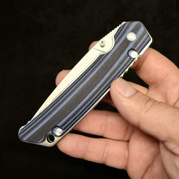 Сгъваем нож BEAR 1617-2 BLUE с палец за отваряне, стомана D2, дръжка G10, кутия