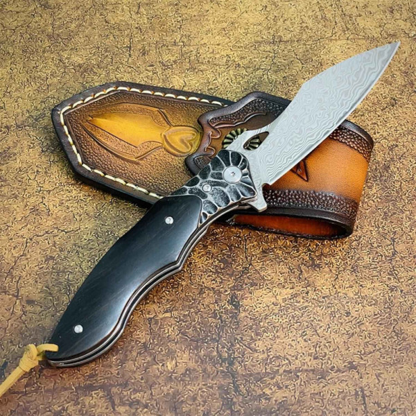 Полуавтоматичен сгъваем ТОП нож JAP SPIDER DAMASKUS с палец за отваряне,стомана VG10 damask, дръжка махагон, кожен кобур