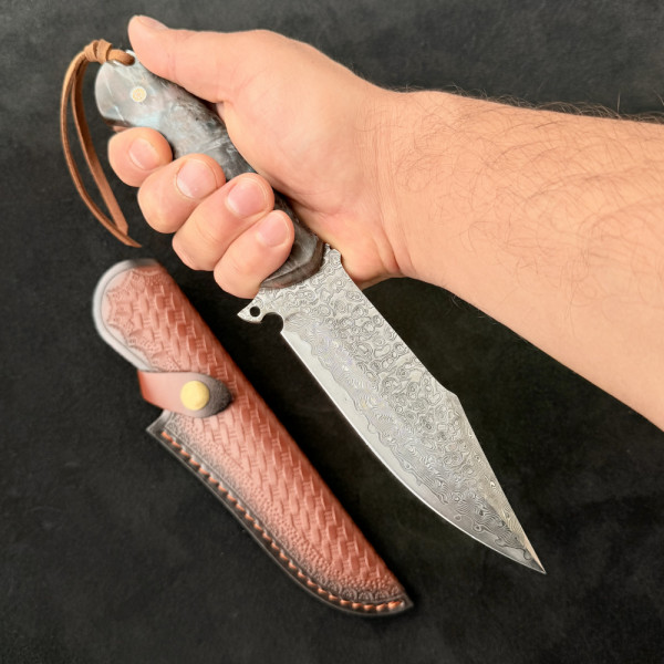 Масивен немски ловен нож Der HUNT 674 DAMASKUS, стомана VG10 67 слоя, дръжка махагон, кожена кания телешки бланк