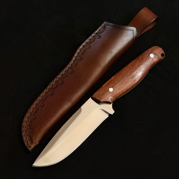 Изчистен немски ловен нож Der HUNT 321 CHERRY, фултанг стомана 5Cr13Mov, дръжка череша, кожена кания