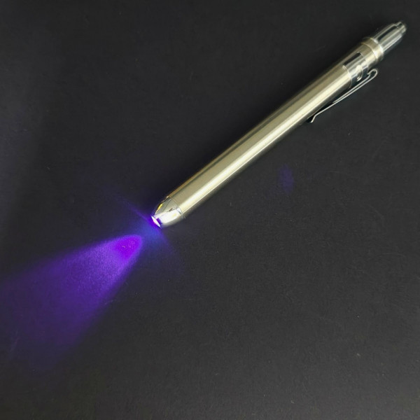 Джобен UV детектор за фалшиви пари – мощна ултравиолетова светлина, здрав метален корпус и проверка на банкноти за секунди