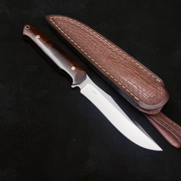 Немски ловен нож Der HUNT283 CHERRY, фултанг стомана Bohler M390, дръжка череша, кожена кания